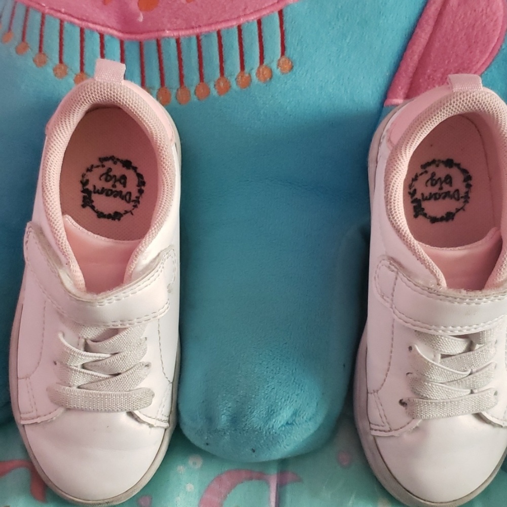 Shoes - Picture 3 of 3